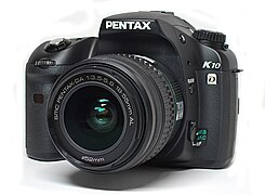 Pentax K10D avec objectif Pentax DA 18-55 mm f/3.5-5.6 AL.