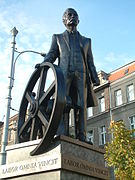 Скульптура Іполіта Цегельського з його пам'ятника