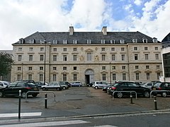 The former Stengel barracks converted into apartments (18th century, historic monuments, 1992).