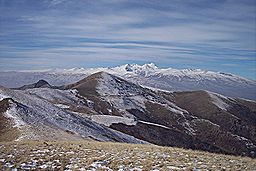 Berget Aragats i Armenien, lätt täckt i snö