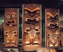 Poupou dari makam di Rotorua, Selandia Baru