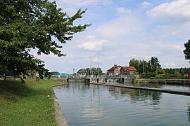 L'écluse de Pont-l'Êveque sur le canal du Nord