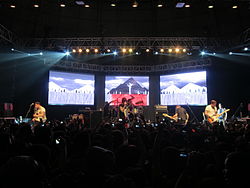 Виступ Sleeping with Sirens у SM City North EDSA Skydome на Філіппінах, 2013 рік