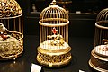 瑞士自動機和音樂盒博物館（英语：Musée d'automates et de boîtes à musique）展示的「鳥籠音樂盒」，為鳥鳴音樂盒的一種