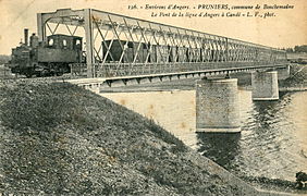 Le pont de Pruniers, construit en 1908, ancienne voie de chemin de fer du Petit Anjou.