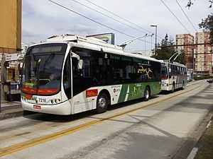 Algunos trolebuses en el corredor ABD en São Paulo, Brasil.