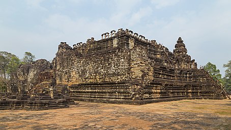 Face ouest avec le grand Bouddha couché.