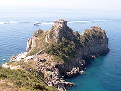 Cap Conca avec l'ancienne tour de guet.