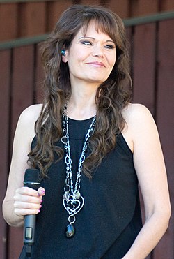 Eija Kantola esiintymässä vuonna 2012.