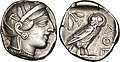 Moneda ateniense con efigie y símbolos de Atenea.