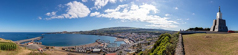 Vista de Praia da Vitória desde miradouro do Facho, isla de Terceira, Azores, Portugal, 2020-07-24, DD 77-86 PAN.jpg