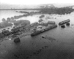 Tulvan jälkimainingeissa Oude-Tongessa, Goeree-Overflakkeessa, Alankomaissa