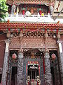 Shennong Temple in Taiwan donde se le venera con los nombres de Rey Yan, Dios de los Cinco granos, Shennong el Gran Emperador, el Ancestro de la Agricultura, Gran Emperador de la Medicina, Dios de la Tierra y Dios de los Campos.[4]​