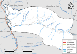 Carte en couleur présentant le réseau hydrographique de la commune