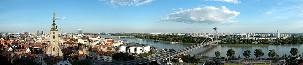 Panoramo de Bratislavo el Bratislava burgo