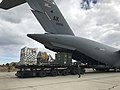 Un C-17 descarga suministros en Comodoro Rivadavia.