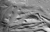Cliffs and canyons in Arabia, as seen by HiRISE
