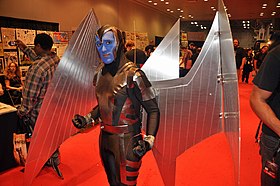 Cosplay d'Archangel, en tant que membre des Cavaliers d'Apocalypse.