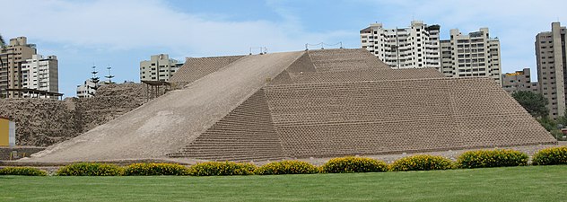 Vista de la huaca Huallamarca