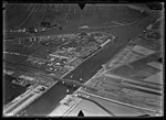 Luchtfoto van de Hembrug (1920-1940).