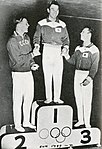 Siegerehrung 1956 für die Reckturner: Mitte Olympiasieger Takeshi Ono, rechts Masao Takemoto mit Bronze