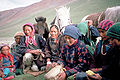 En été, femmes et enfants zanskaris vivent loin des villages avec le bétail. Cette transhumance est similaire à celle qui se pratique dans les Alpes où les animaux sont envoyés dans les estives.
