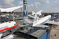 Exhibición al aire libre de aviones en las azoteas del Museo de la Automoción y la Tecnología de Sinsheim.