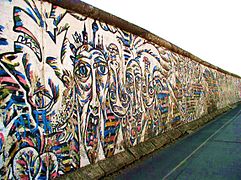 East Side Gallery ved oberbaumbrücke