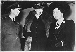 Eleanor Roosevelt, King George VI, Queen Elizabeth in London, England 1942.jpg