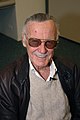 12 noiembrie: Stan Lee, scriitor de benzi desenate, redactor, actor, producător, personalitate de televiziune și editor american