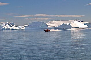 Icebergs Gerlach Strait