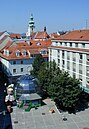 Blick vom Akademischen Gymnasium Graz zur Hans-Sachs-Gasse und Stadtpfarrkirche