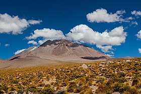 Massif gunung yang datar di atas dataran