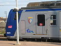 Photo de la Z9621 en gare de Sablé, arborant le blason.