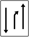 Zeichen 532-20 Einengungstafel; Darstellung mit Gegenverkehr: noch ein Fahrstreifen rechts in Fahrtrichtung und ein Fahrstreifen im Gegenverkehr