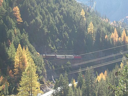 Southbound freight train heading for Albula viaduct I Südwärts fahrender Güterzug vor Erreichen des Albula-Viadukts I