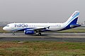 Syarikat Penerbangan IndiGo menggunakan warna biru Indigo-sky, seperti yang terlihat pada pesawat Airbus A320 .