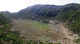 Grande doline près de Al Malek, Gouvernorat de Lattaquié, Syrie.