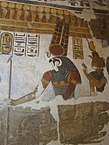 Karnak'taki Khonsu Tapınağı'nda, tanrı Khonsu'nun Montu olarak tuhaf bir temsili.
