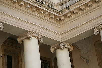 Details with Ionic capitals
