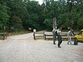 Signalétique DFCI d'interdiction à la circulation publique (panneau B0), chemin des Rois, Forêt Domaniale de la Sainte-Baume, 2006.