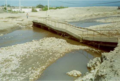Puente en la costa peruana, dañado por las crecidas ocasionadas por el Fenómeno El Niño