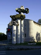 Monument for køretøjer i centrum af byen