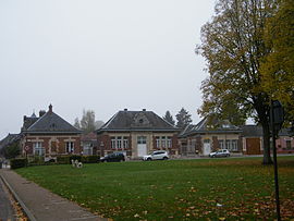 The town hall and school in Arvillers