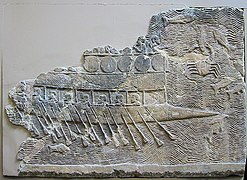 Navire de guerre assyrien, bas-relief du Palais sud-ouest de Ninive. British Museum.