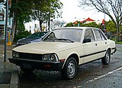 Early model Peugeot 505 Diesel with round headlamps (USA)