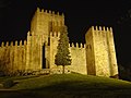 Nočni pogled na grad Guimarães