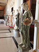 Statues à l'intérieur de la mairie