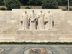 Groupe central du Monument international de la Réformation 2019-06-06.jpg