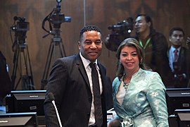 Asambleístas Liliana Guzmán y Ulises de la Cruz en la Sesión Inaugural de la Asamblea Nacional 2013-2017 (8741614622).jpg